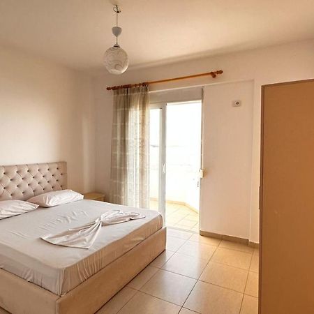 Klager'S Apartament Sarande Bagian luar foto