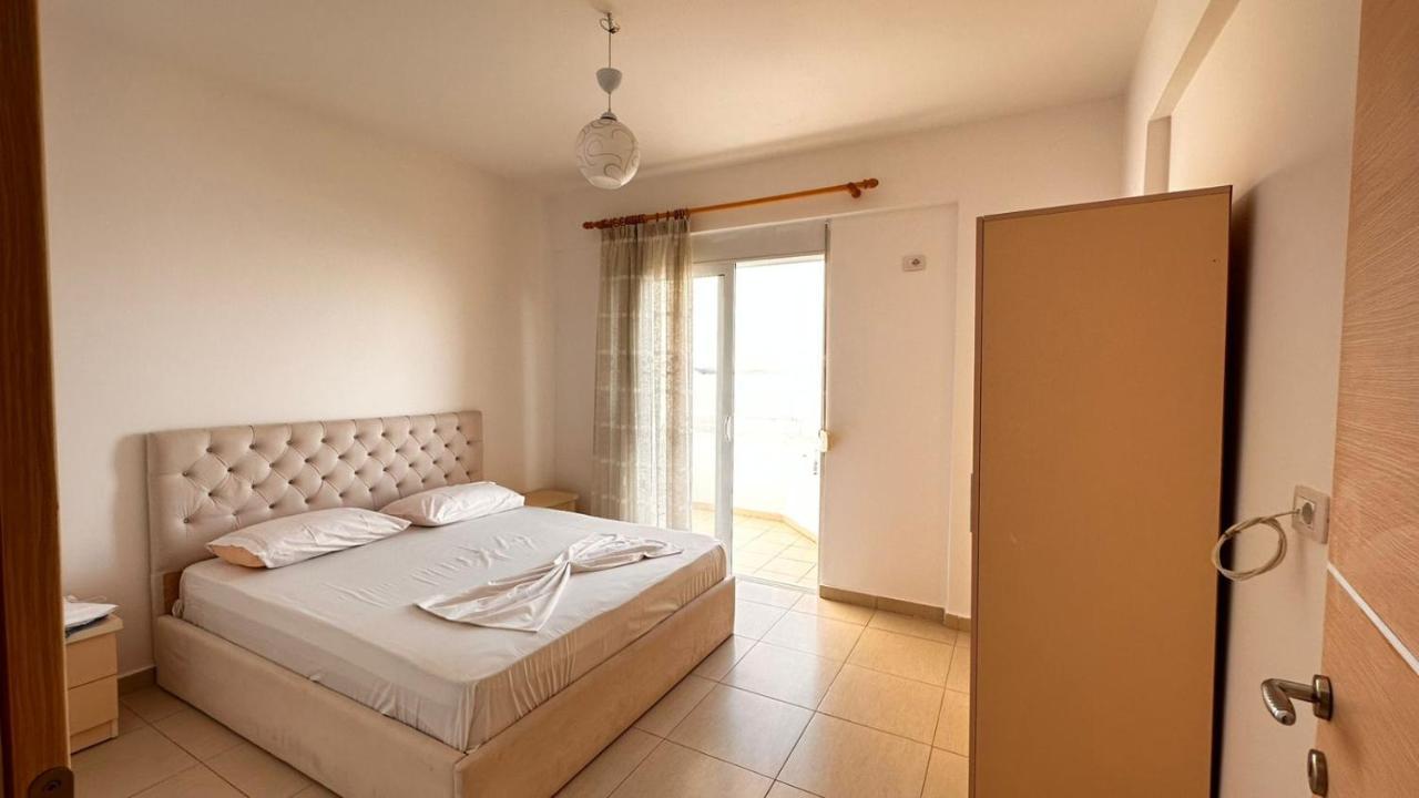 Klager'S Apartament Sarande Bagian luar foto