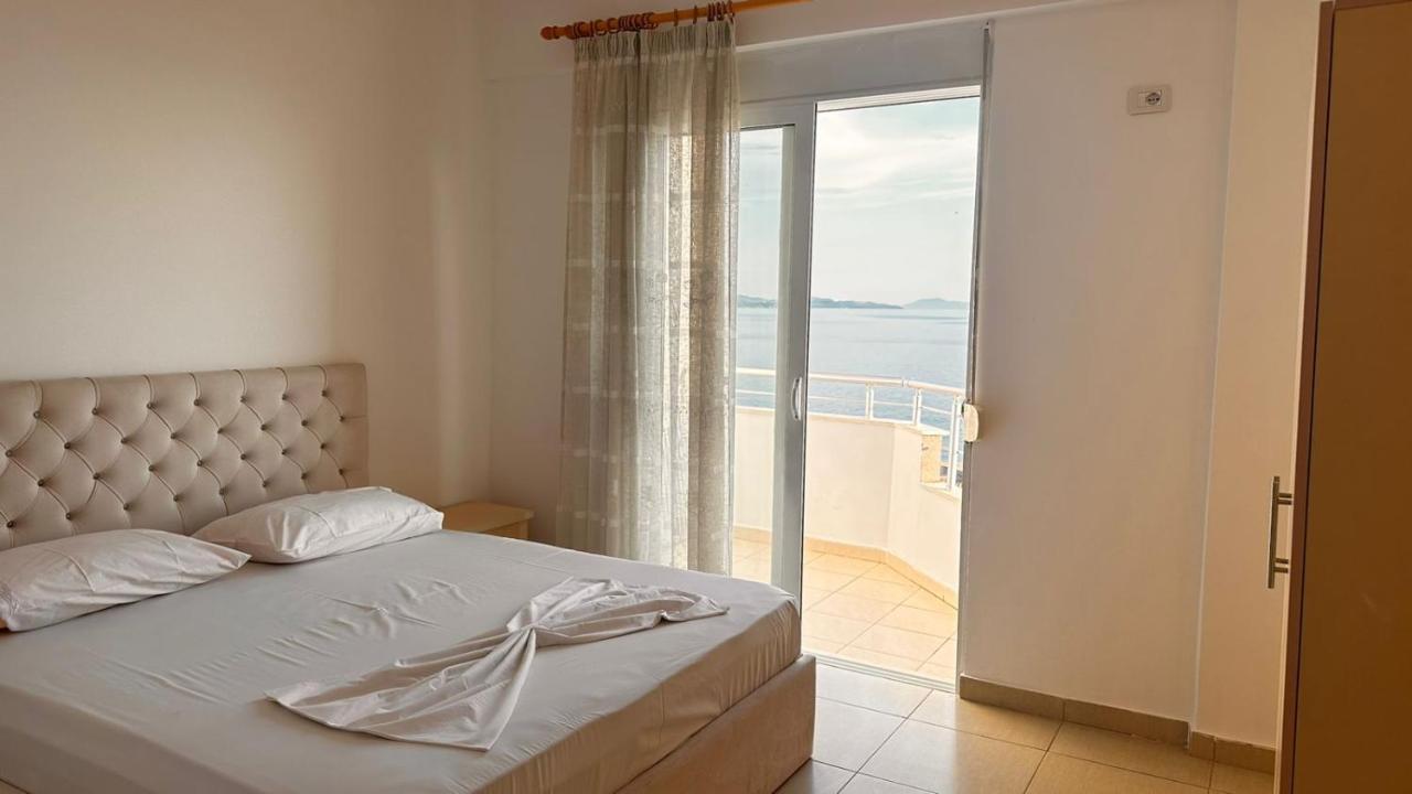 Klager'S Apartament Sarande Bagian luar foto