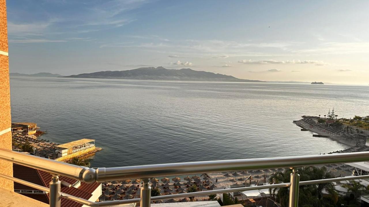 Klager'S Apartament Sarande Bagian luar foto