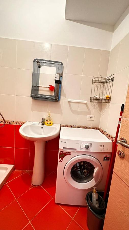 Klager'S Apartament Sarande Bagian luar foto