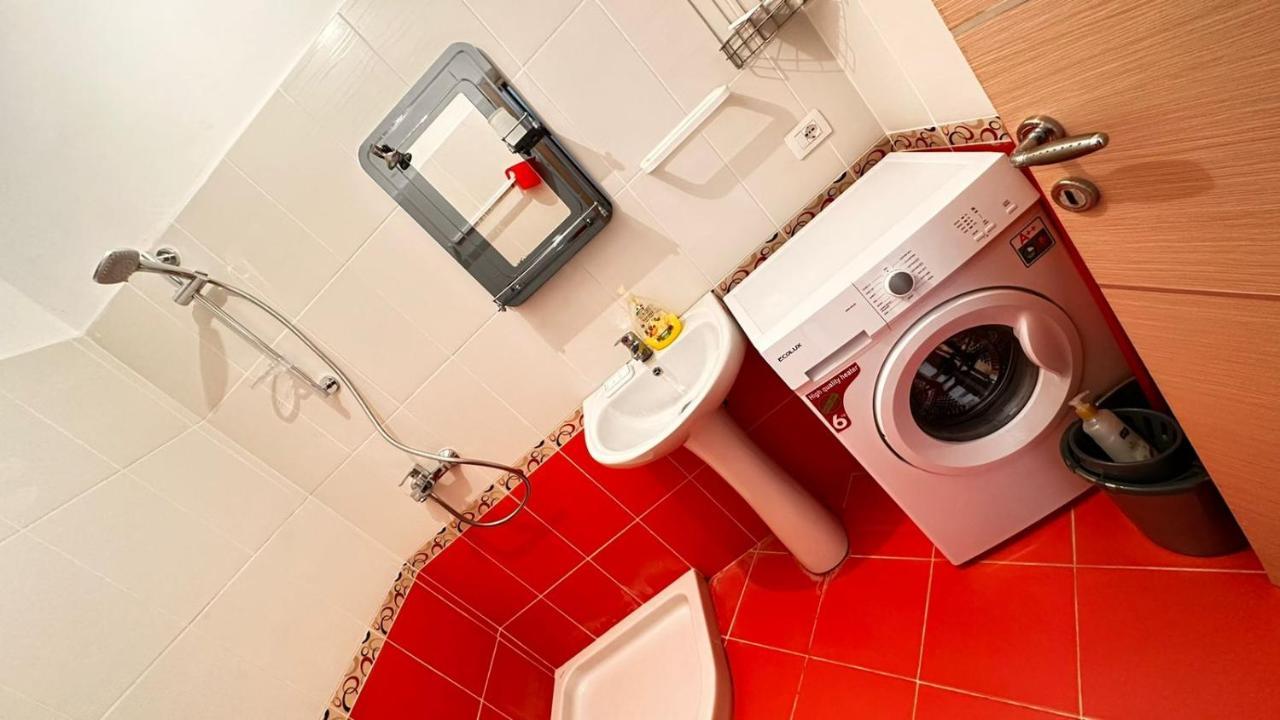Klager'S Apartament Sarande Bagian luar foto