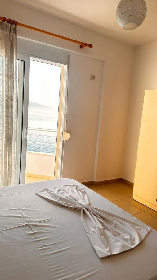 Klager'S Apartament Sarande Bagian luar foto