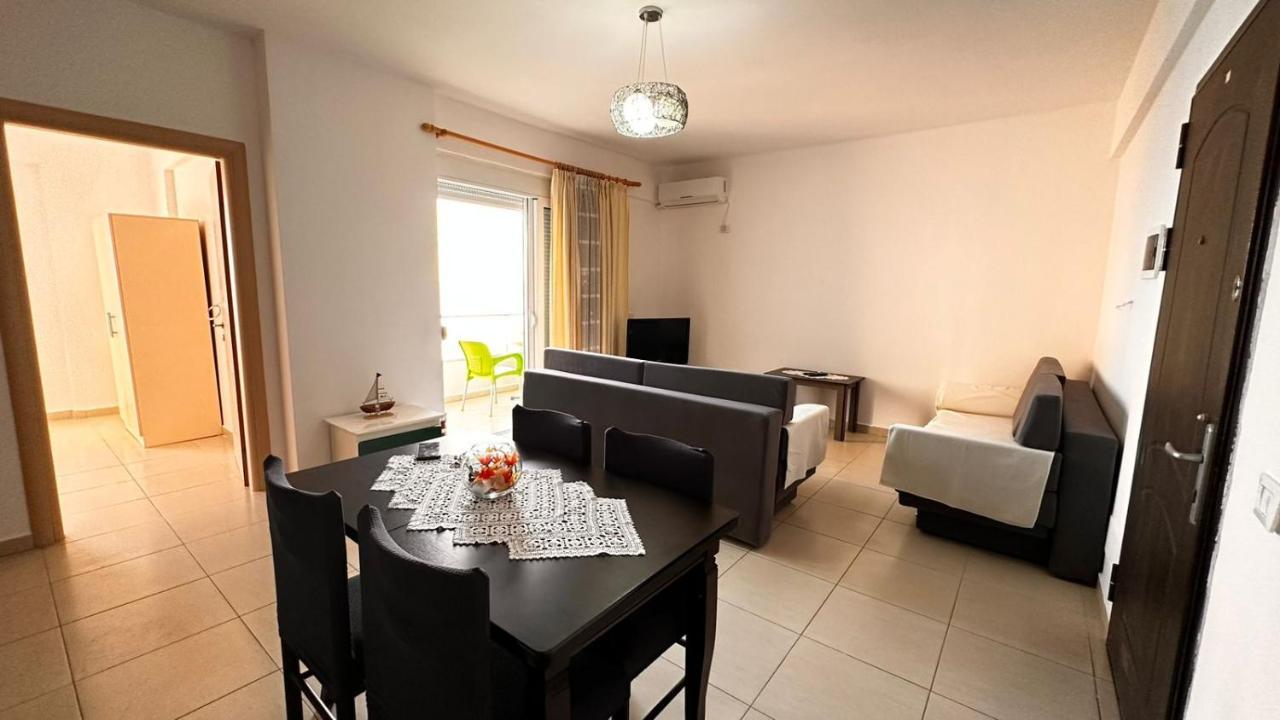 Klager'S Apartament Sarande Bagian luar foto
