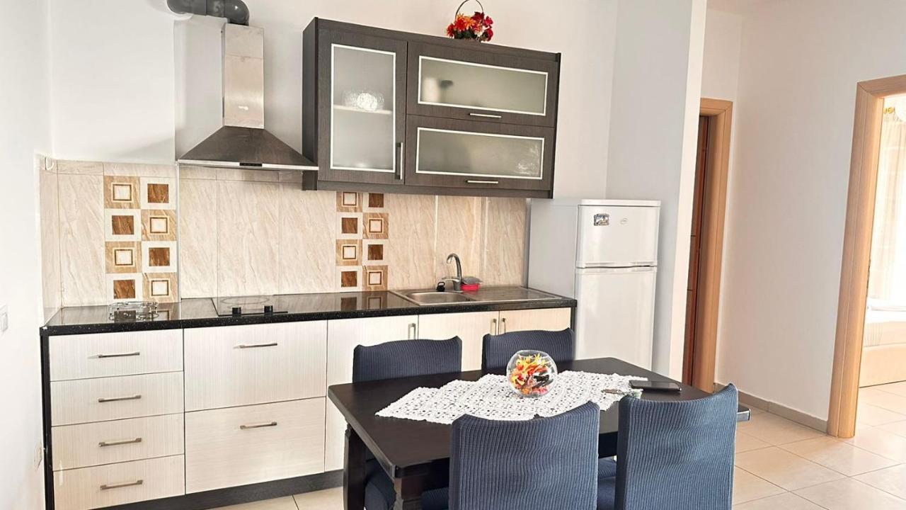 Klager'S Apartament Sarande Bagian luar foto