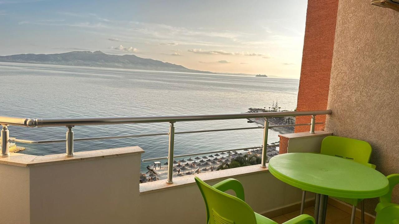 Klager'S Apartament Sarande Bagian luar foto